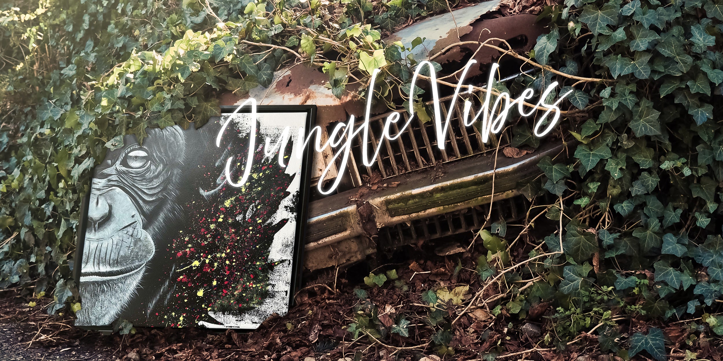 Lost Place, Auto, Bild eingewachsen von Efeu